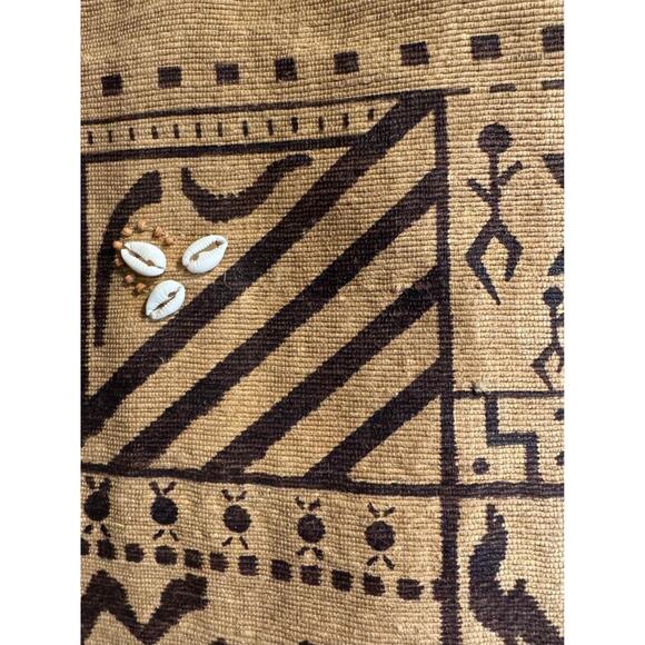 Vintage Handstamped Straw Tribal Purse with Leather Handles Cowry Shells - Picture 6 of 10